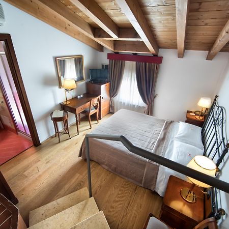 Hotel Villa Malaspina Castel de Azzano Bagian luar foto