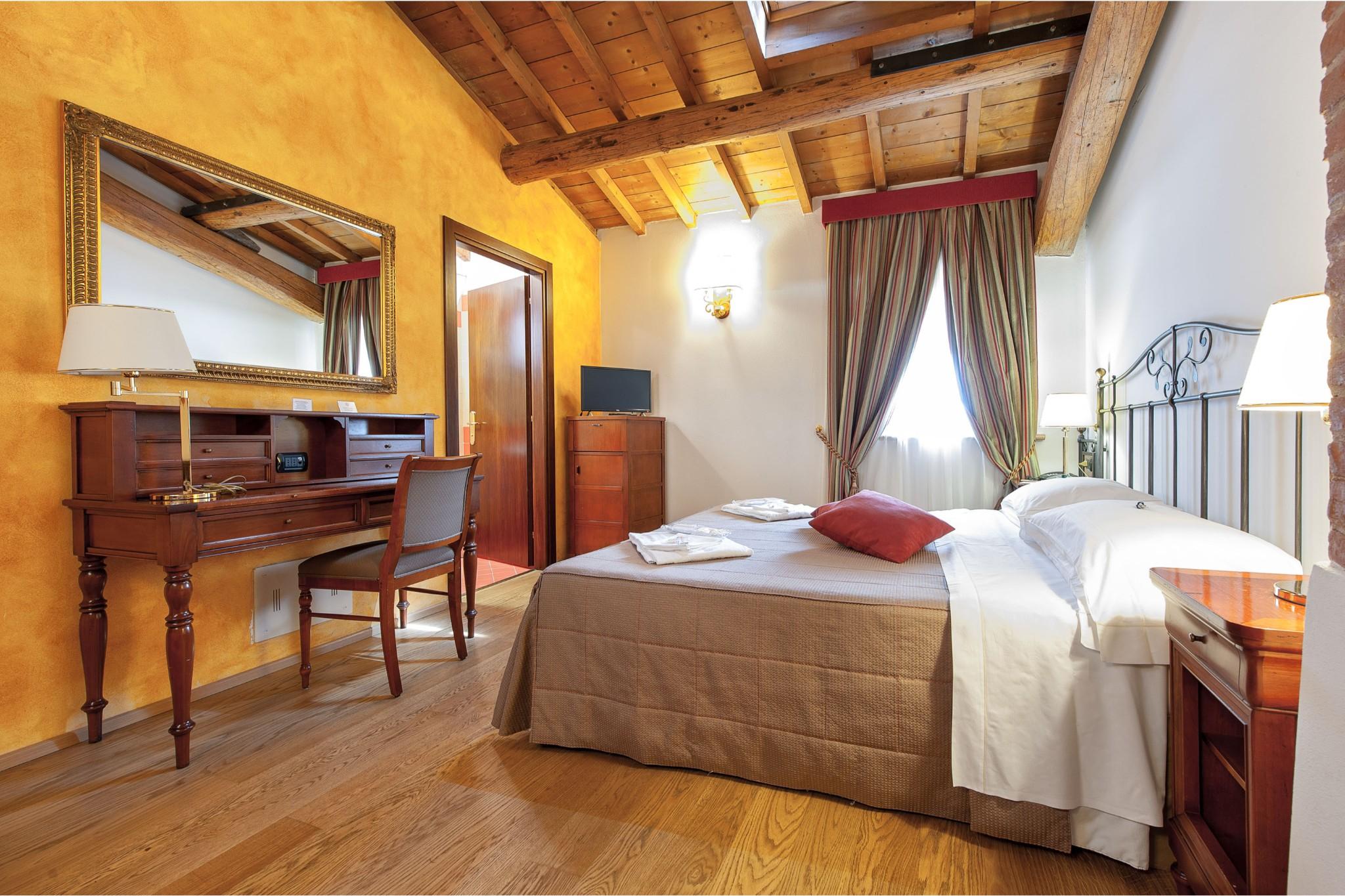 Hotel Villa Malaspina Castel de Azzano Bagian luar foto