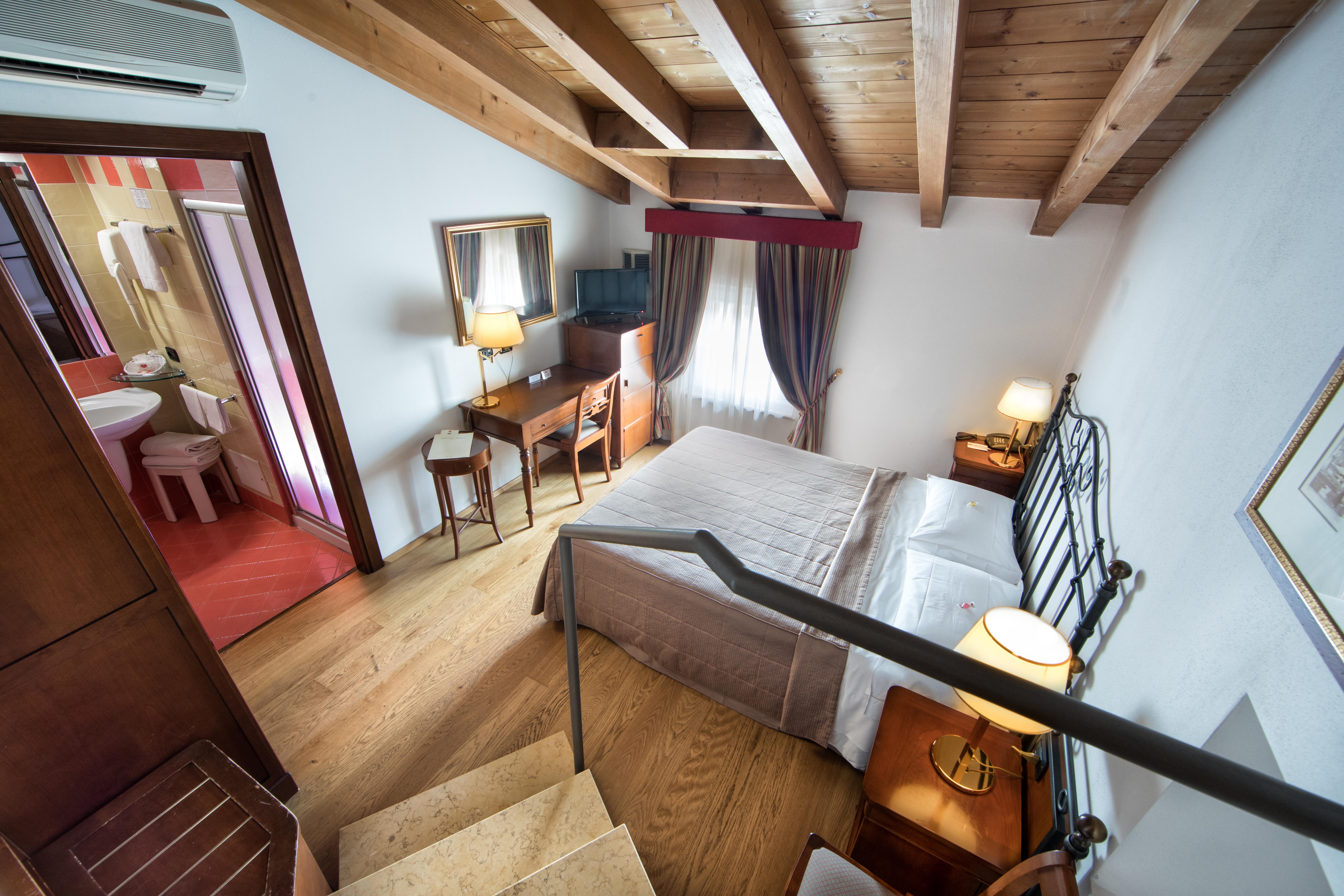 Hotel Villa Malaspina Castel de Azzano Bagian luar foto