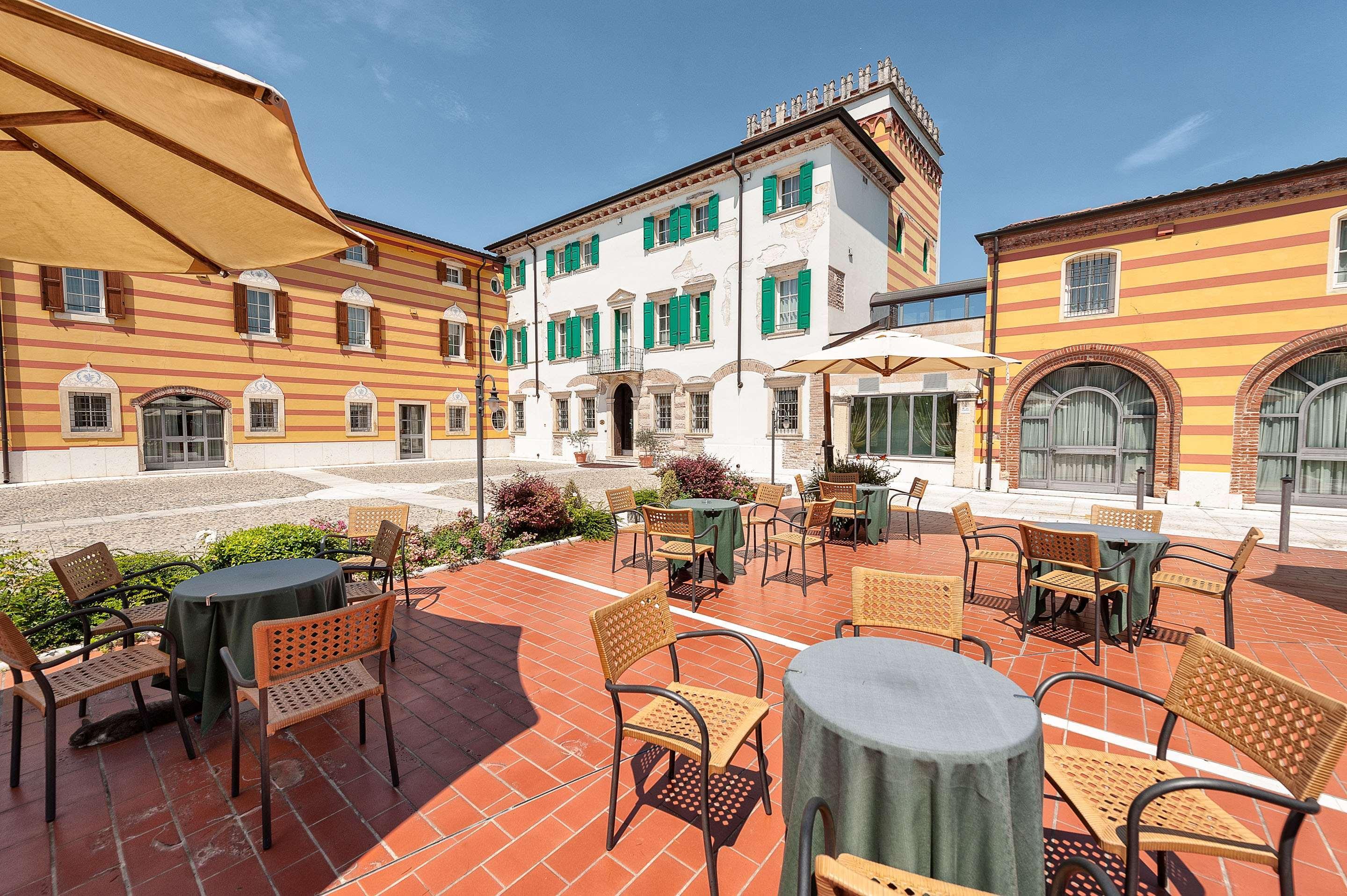 Hotel Villa Malaspina Castel de Azzano Bagian luar foto