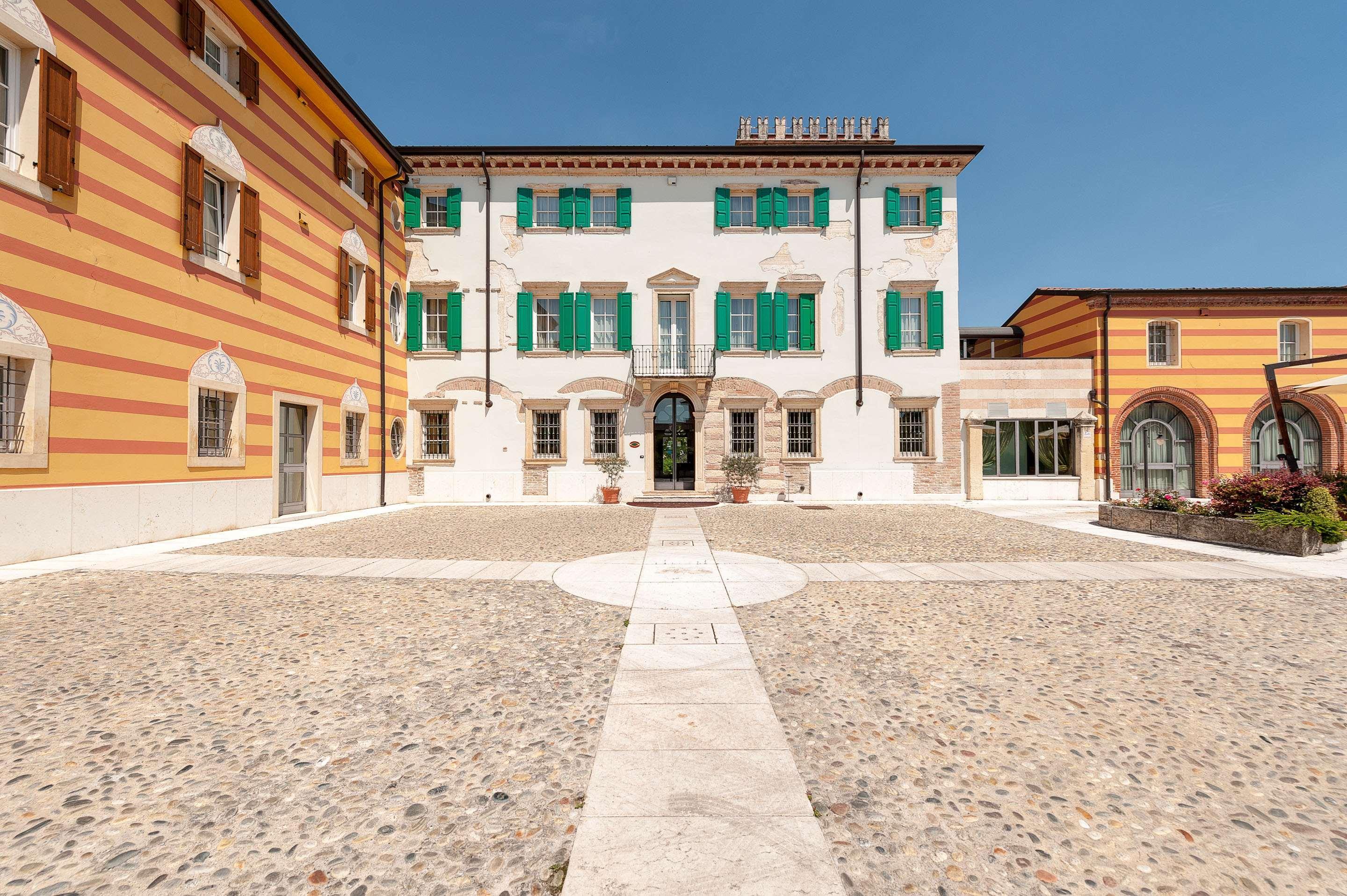 Hotel Villa Malaspina Castel de Azzano Bagian luar foto