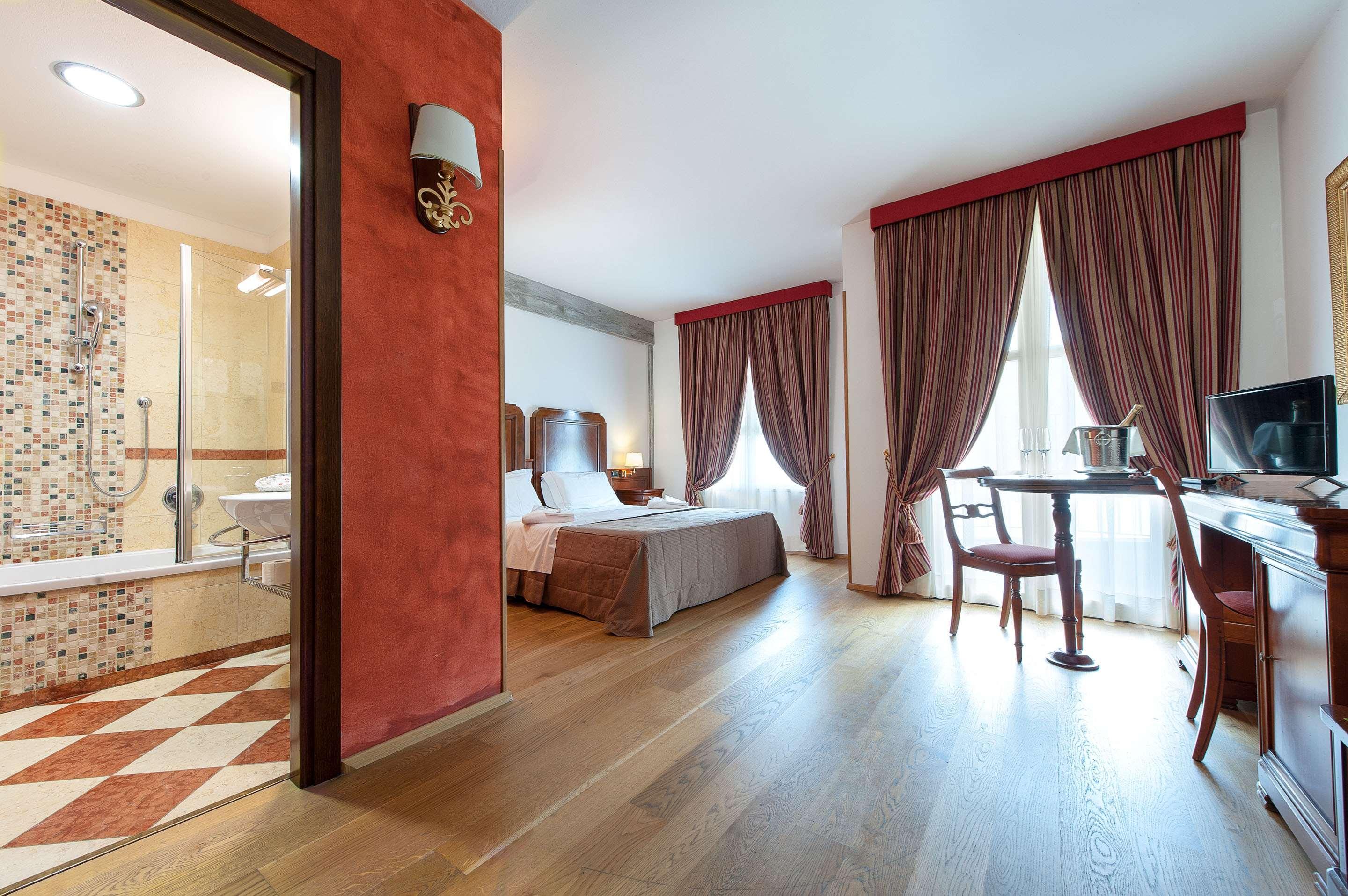 Hotel Villa Malaspina Castel de Azzano Bagian luar foto