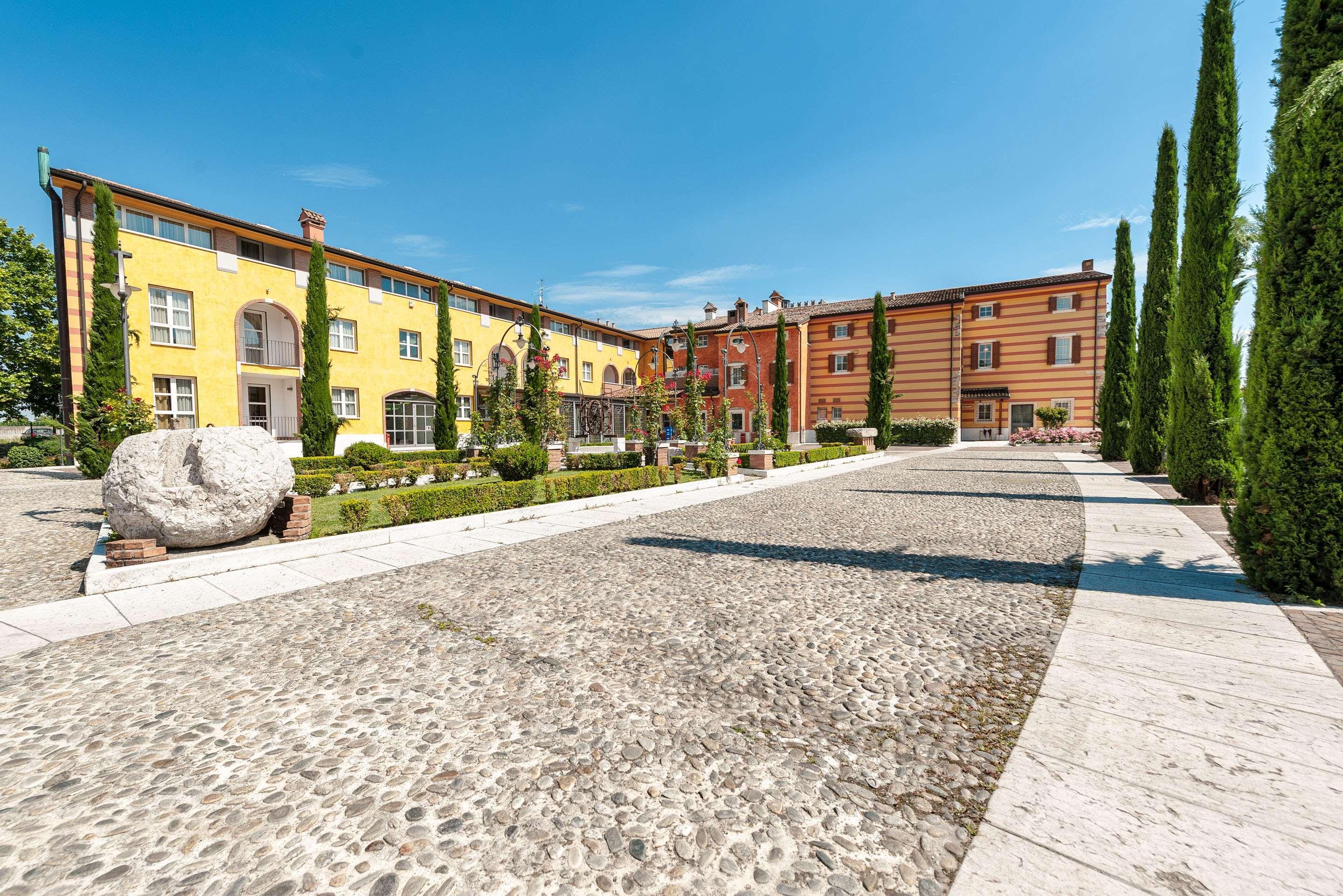 Hotel Villa Malaspina Castel de Azzano Bagian luar foto
