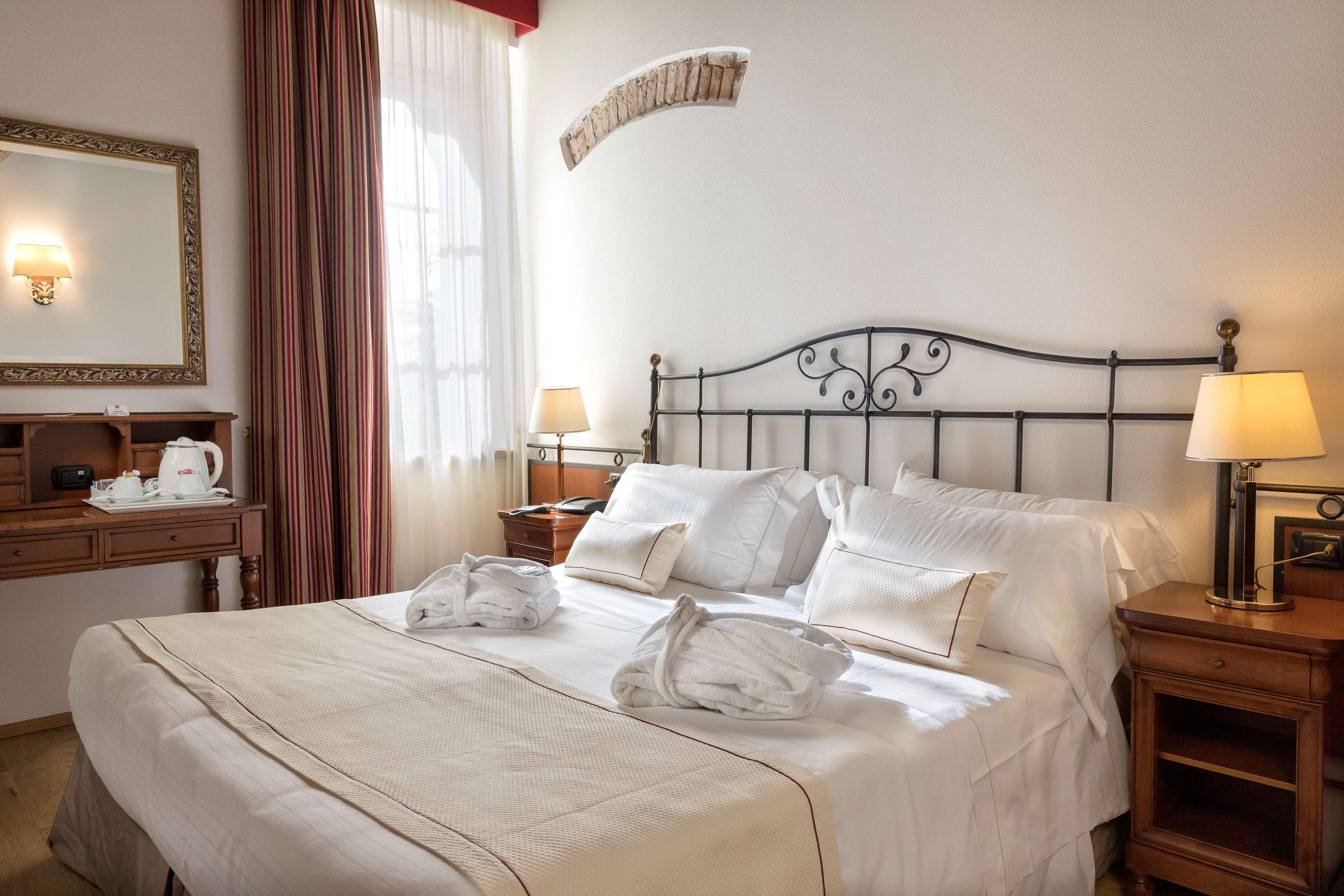 Hotel Villa Malaspina Castel de Azzano Bagian luar foto