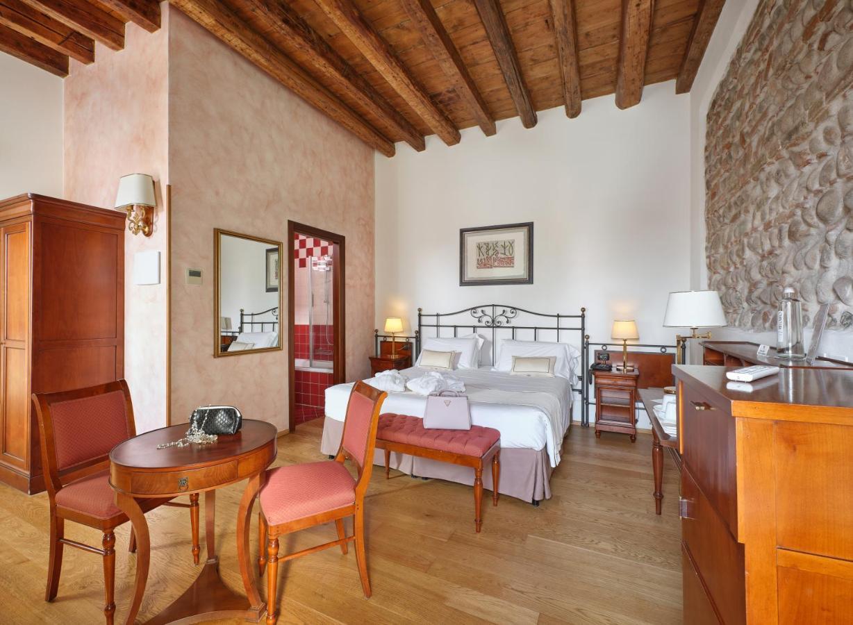 Hotel Villa Malaspina Castel de Azzano Bagian luar foto
