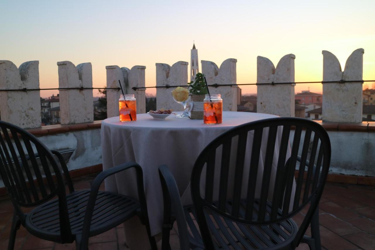 Hotel Villa Malaspina Castel de Azzano Bagian luar foto