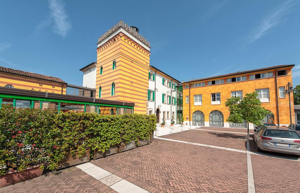Hotel Villa Malaspina Castel de Azzano Bagian luar foto