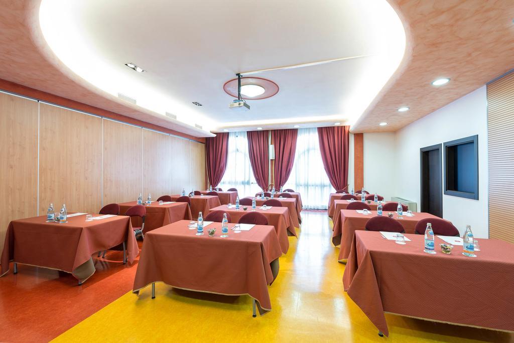 Hotel Villa Malaspina Castel de Azzano Bagian luar foto