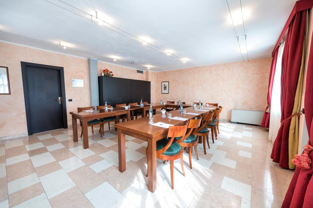 Hotel Villa Malaspina Castel de Azzano Bagian luar foto