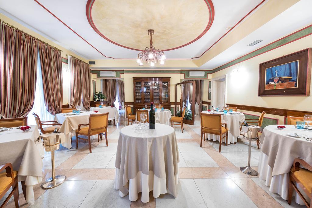 Hotel Villa Malaspina Castel de Azzano Bagian luar foto