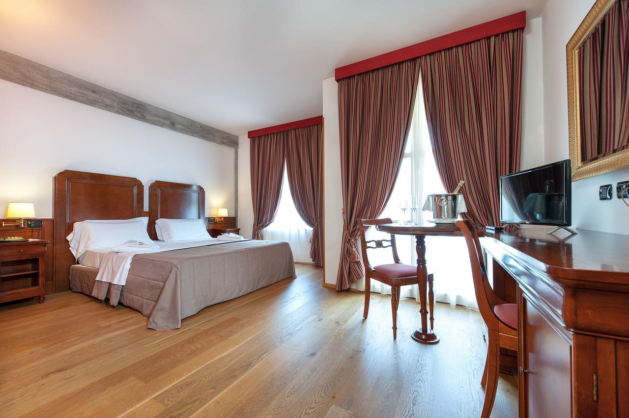 Hotel Villa Malaspina Castel de Azzano Bagian luar foto