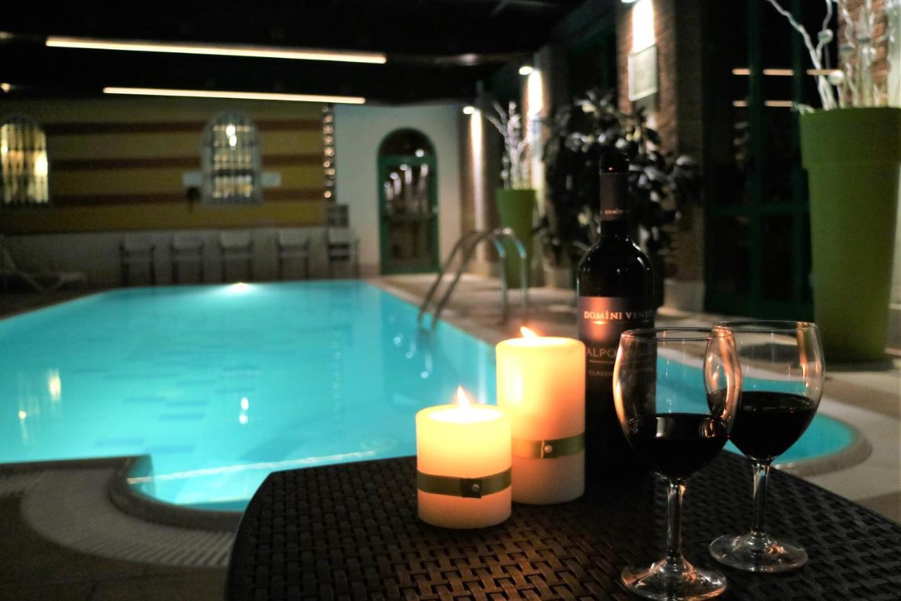 Hotel Villa Malaspina Castel de Azzano Bagian luar foto