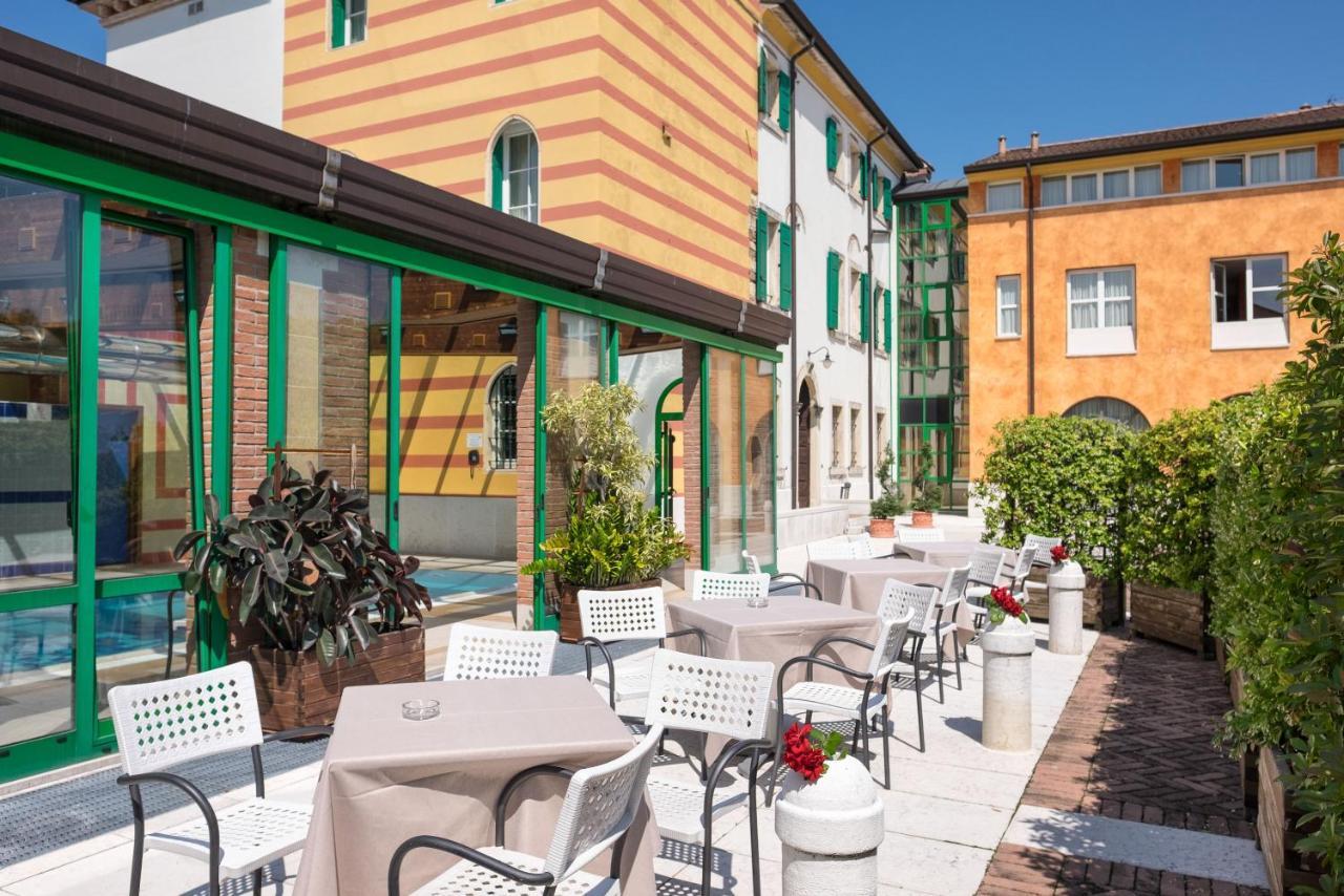 Hotel Villa Malaspina Castel de Azzano Bagian luar foto