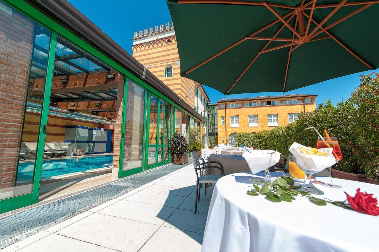 Hotel Villa Malaspina Castel de Azzano Bagian luar foto