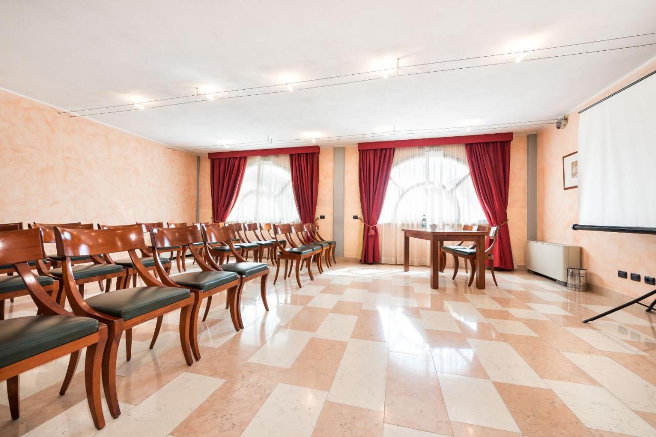 Hotel Villa Malaspina Castel de Azzano Bagian luar foto