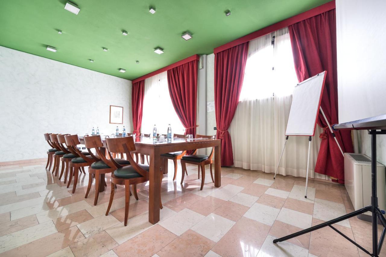 Hotel Villa Malaspina Castel de Azzano Bagian luar foto