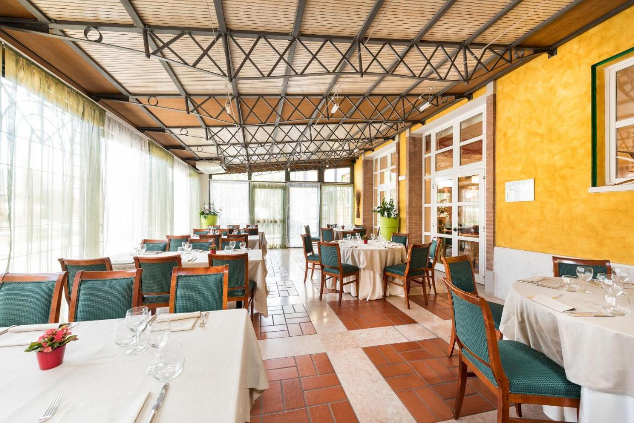 Hotel Villa Malaspina Castel de Azzano Bagian luar foto